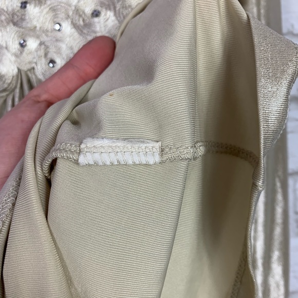 ECI New York Metallic Gold Rosette VNeck Blouse L - Picture 7 of 7